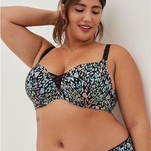 Torrid 44D “XO Plunge Smooth 360 Back Smoothing Bra”